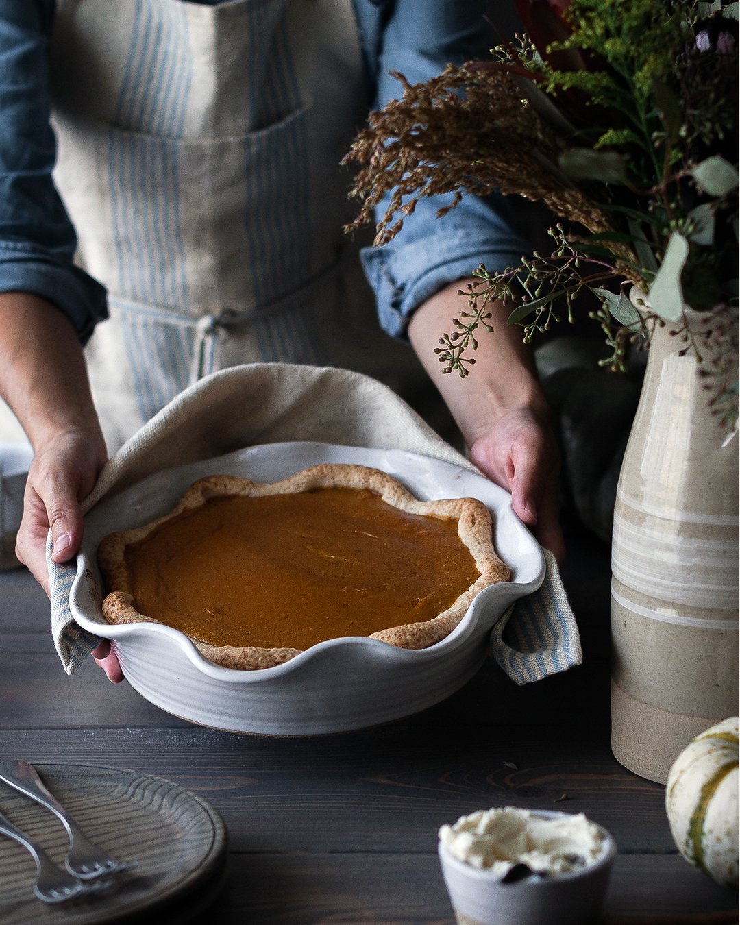 Laurel Pie Dish