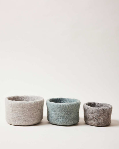 Farmhouse Pottery artisan felt nesting bowls various sizes and colors. 