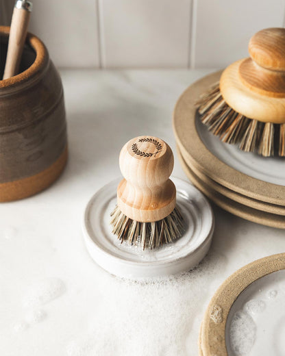 Farmhouse Pottery laurel pot brush set.